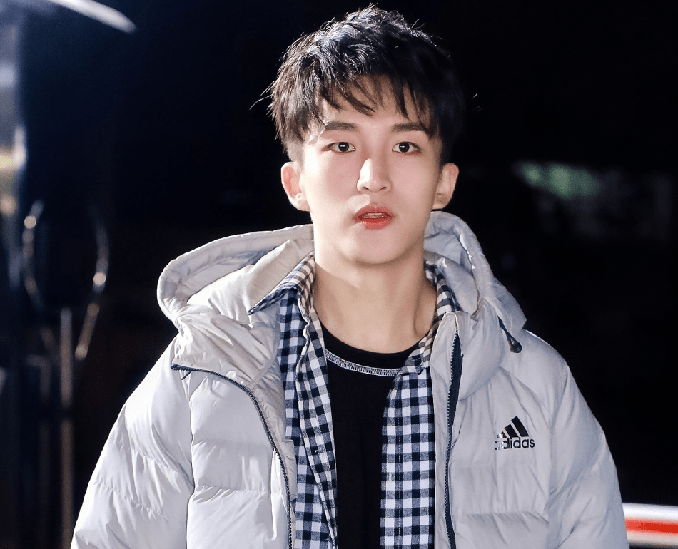 《创4》公开选手报名单,有梗青年笑料过多,黄子弘凡口红太抢镜