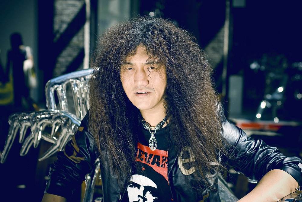 曾红遍全国的摇滚歌手,一代人的青春回忆,61岁沦落到走穴为生