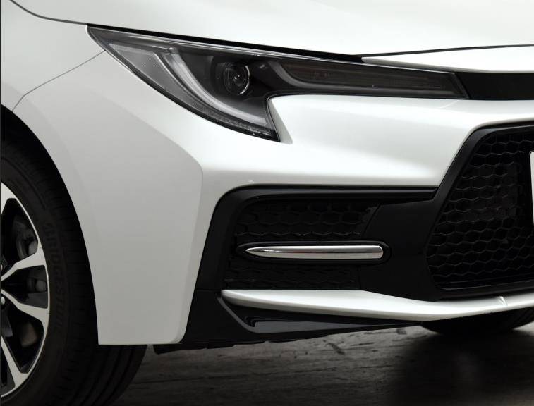 2021款丰田雷凌上市,油耗4.1l带国六,搭四缸机,比大众朗逸好看