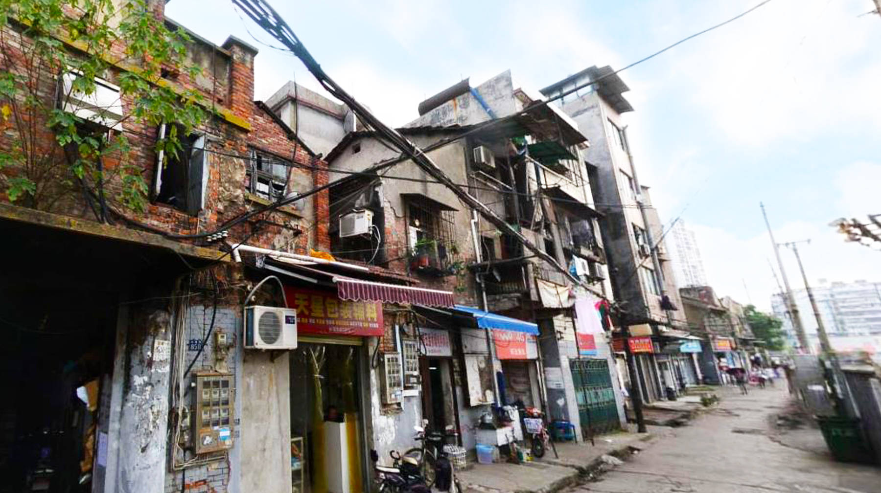 游览武汉城区400年老旧街道:店铺建在平房里,板车拉货很常见