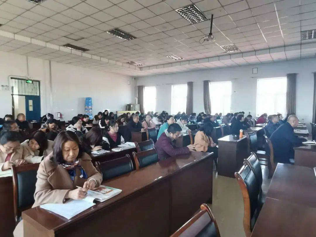 呼市十二中开展秋冬季疫情防控及传染病预防工作会议