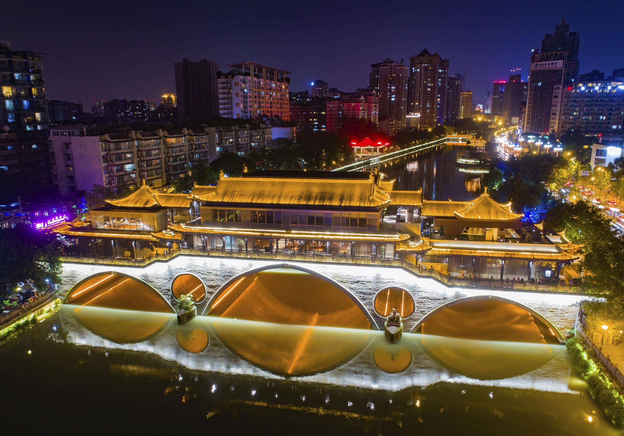 成都真正的市中心这座规模庞大的城市从这里四散开去