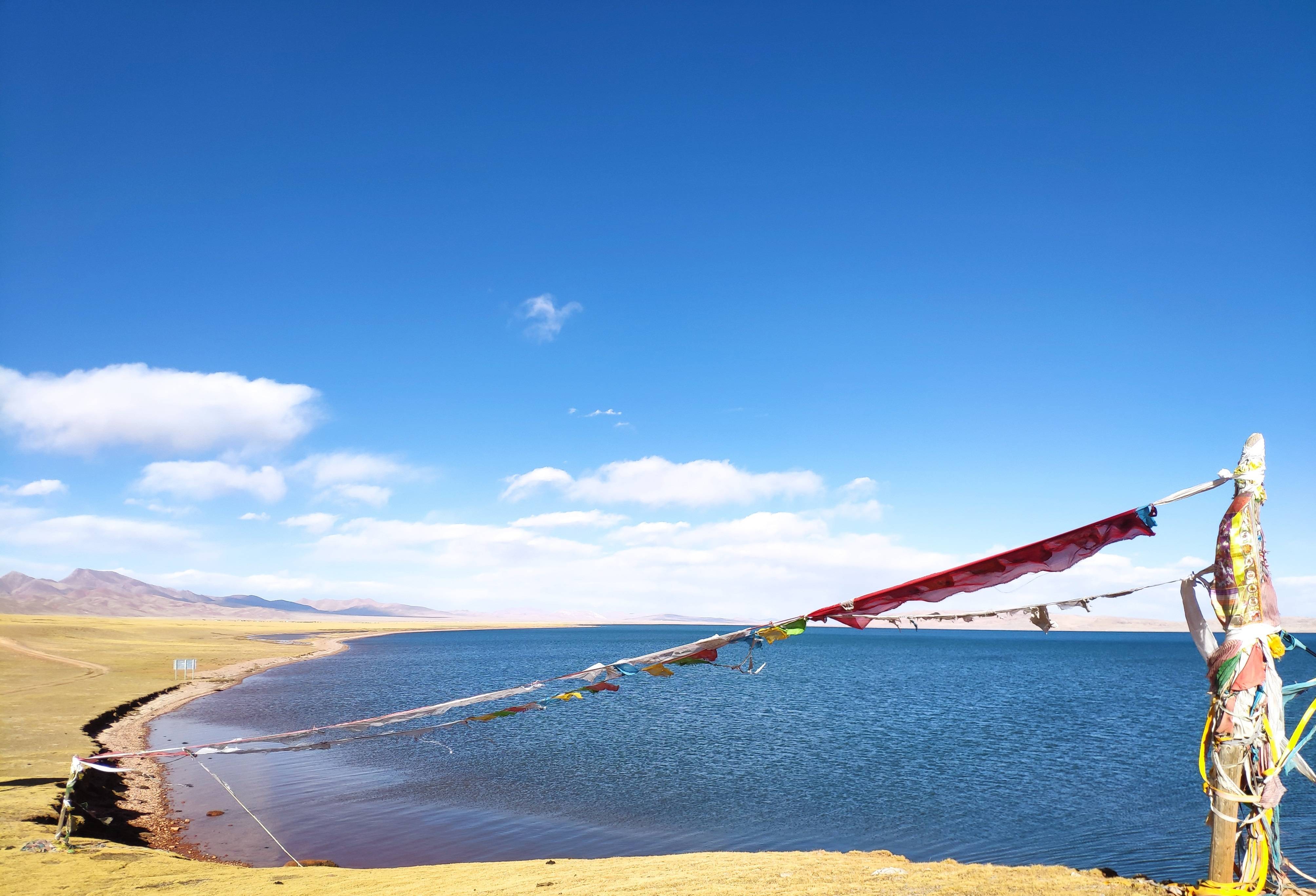蓝天为滤镜,山湖可做背景,青藏高原的赞美已经太多,无需多说
