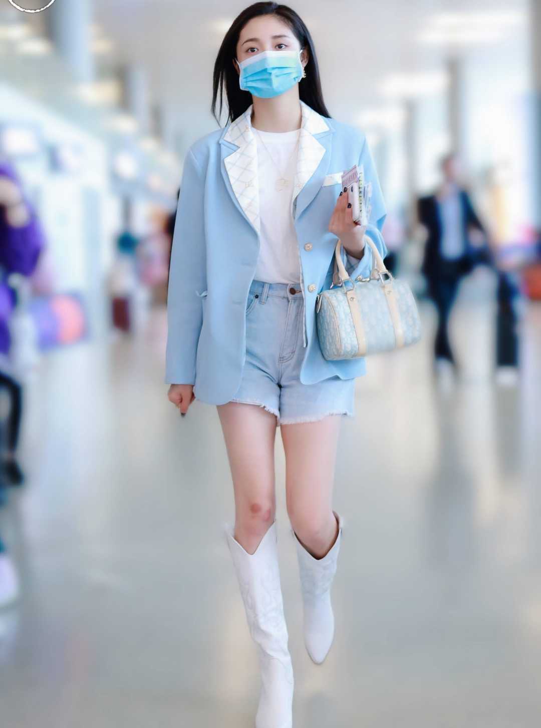宋妍霏气质真是绝了衬衫配牛仔短裤文艺高级太有明星气质范