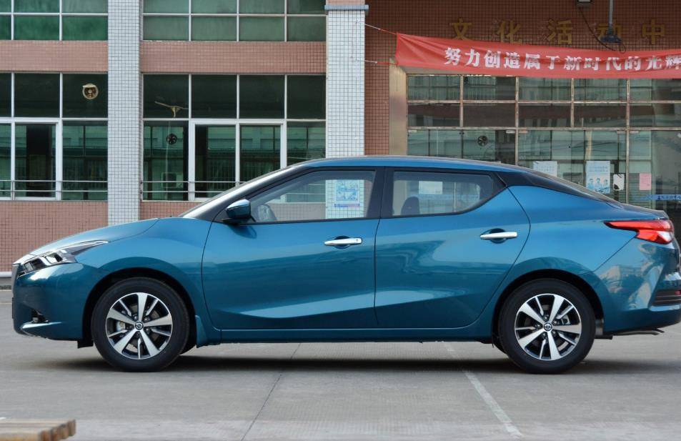 日产蓝鸟终究还是败了!比本田思域帅气,每公里4毛,却无人问津