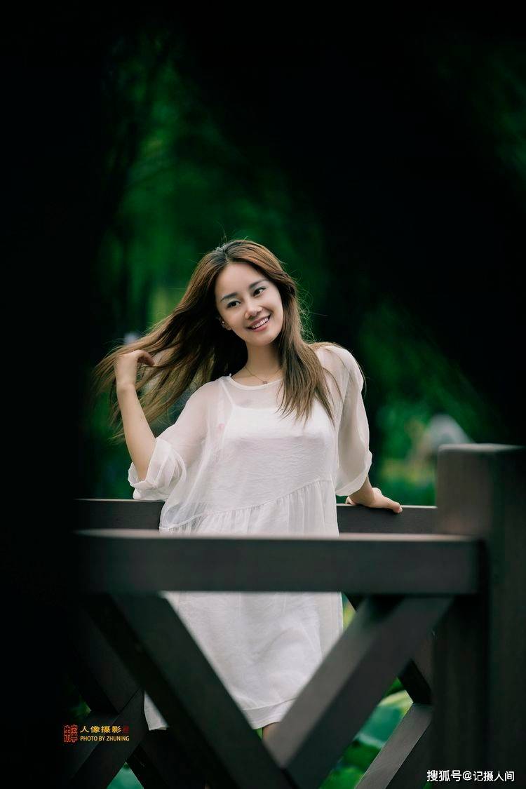 人像摄影组图陶醉了沐浴阳光的姑娘