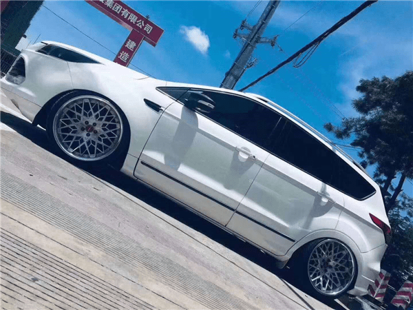 演绎低趴美学李洋分享福特翼虎airbft气动避震改装低姿态精品案例