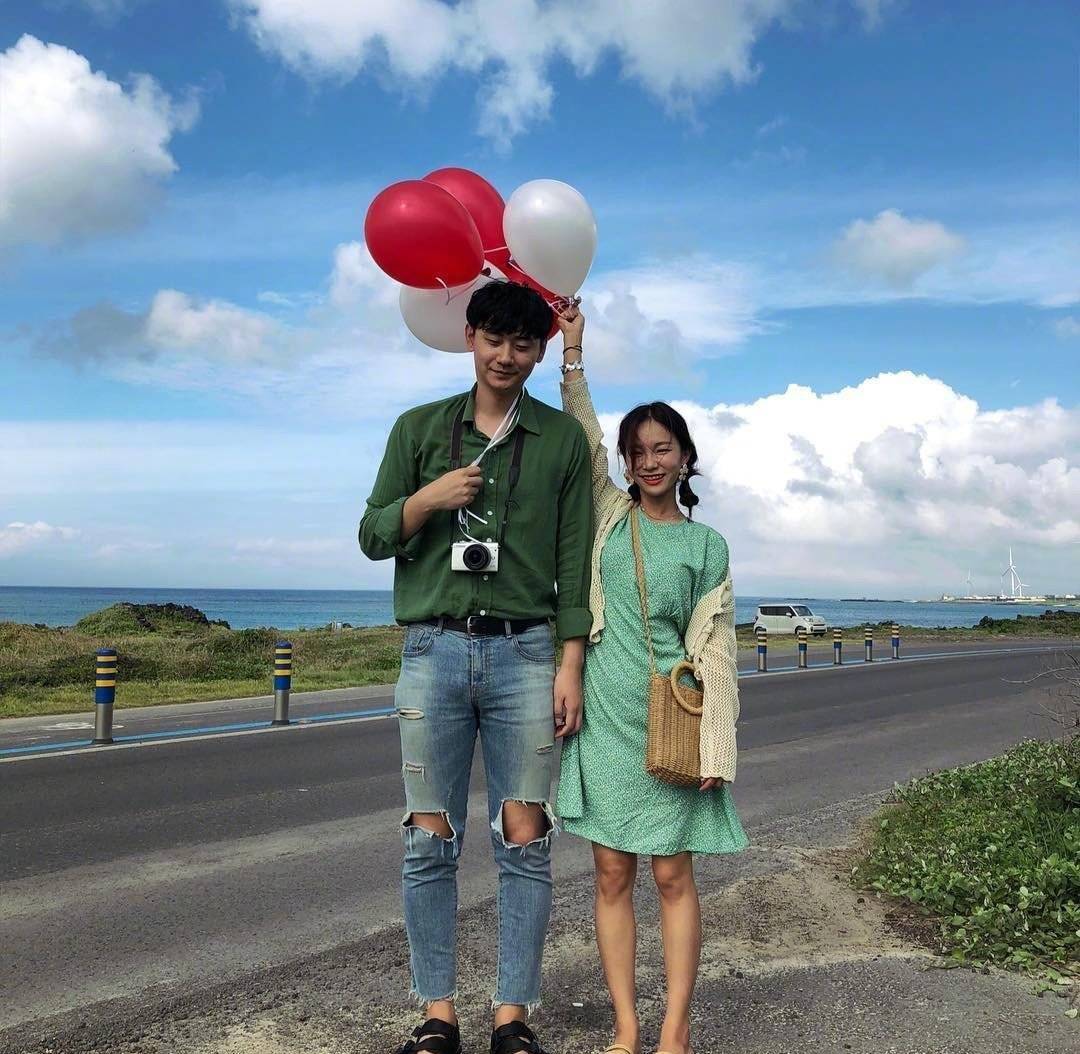 开春最甜情侣穿搭来袭原来最美的爱情就是扛着她慢慢变老