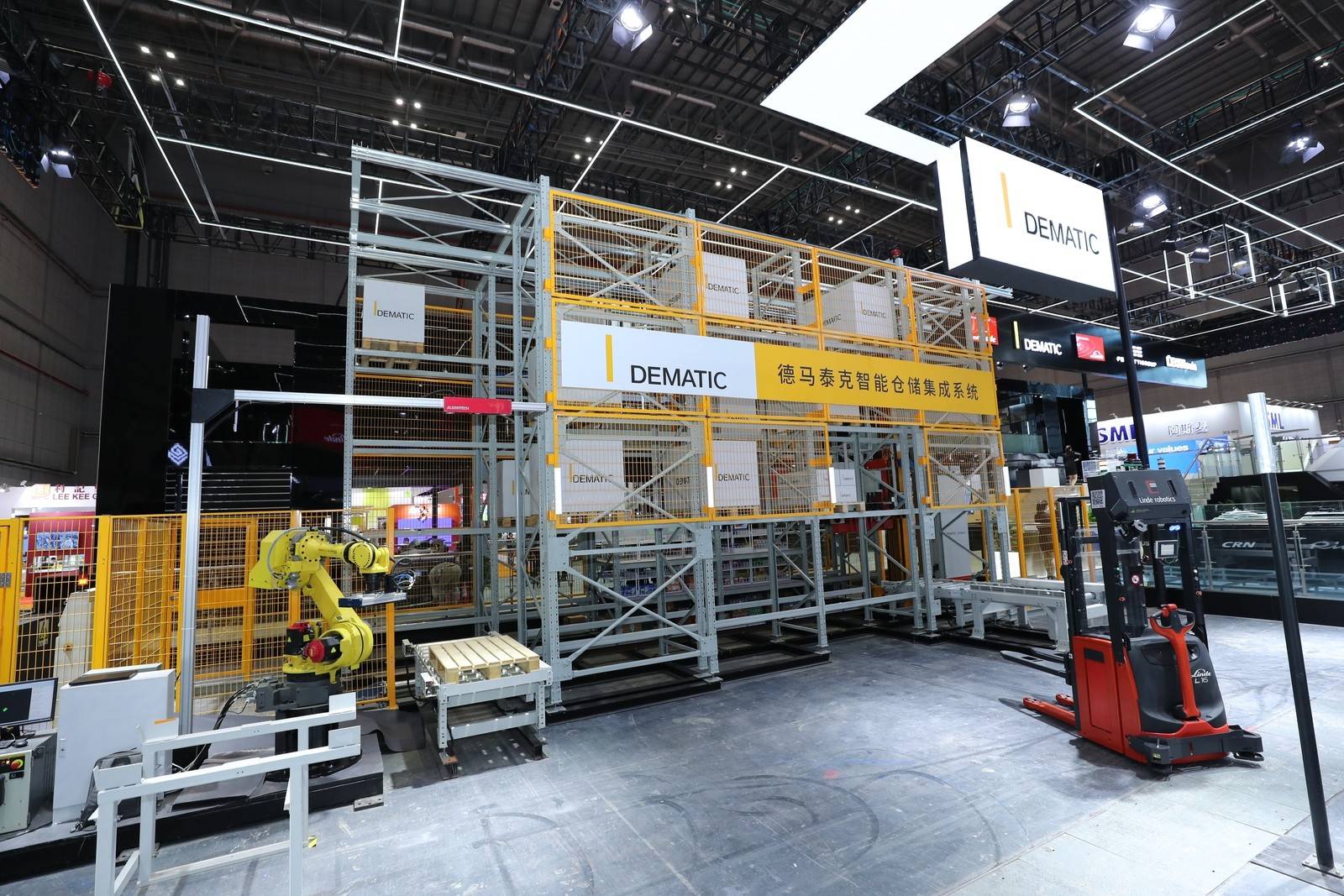 2020年11月4日晚,第三届中国国际进口博览会正式开幕,潍柴携旗下和忖