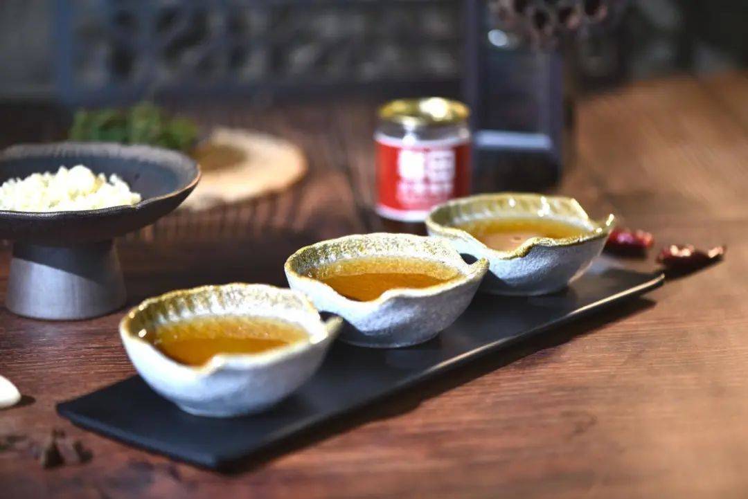 如何辨别优质火锅油碟?内行人士来支招!_芝麻