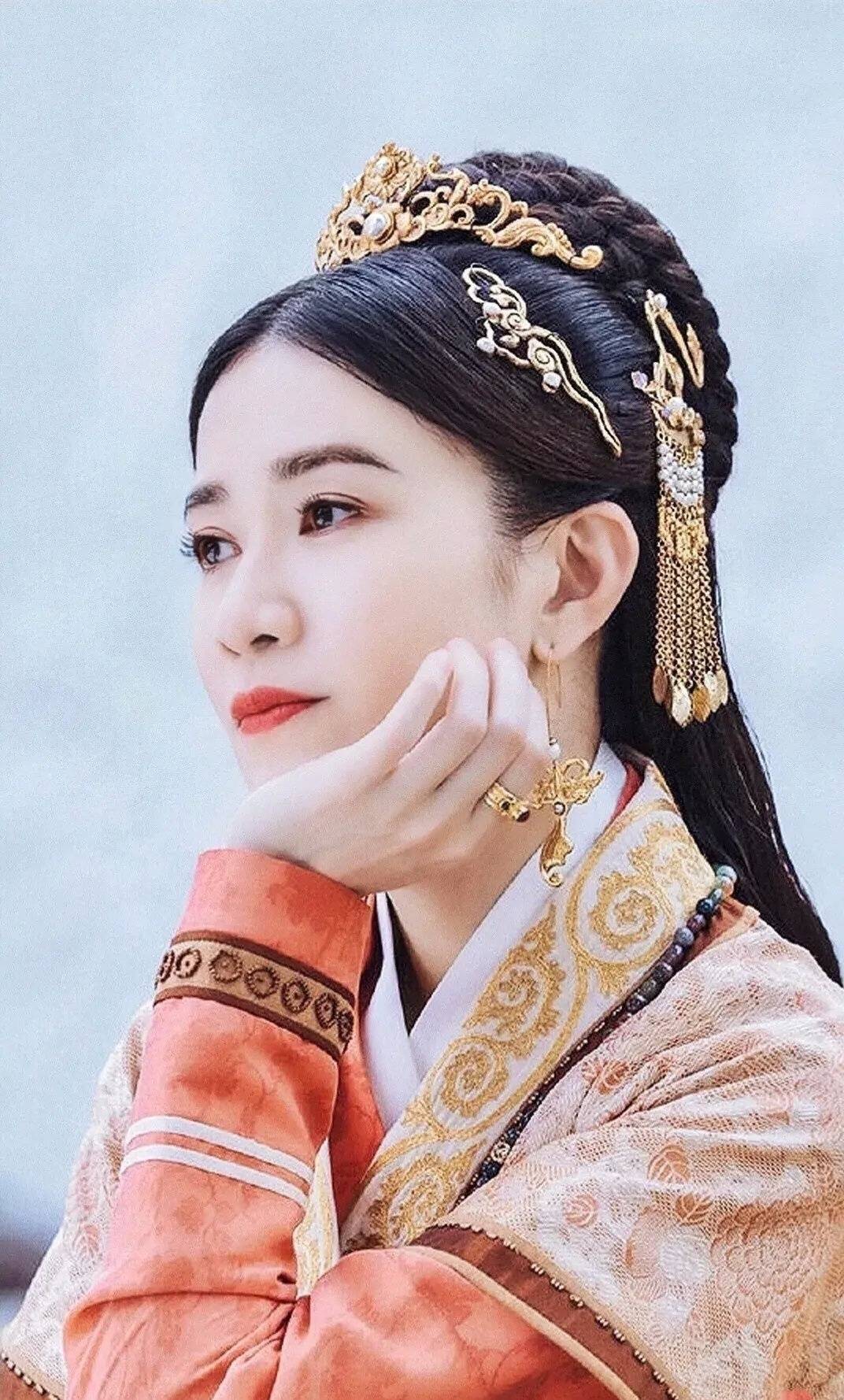 佘诗曼,窦骁等人主演的《燕云台》正在热播,随着剧情播出,这部古装剧