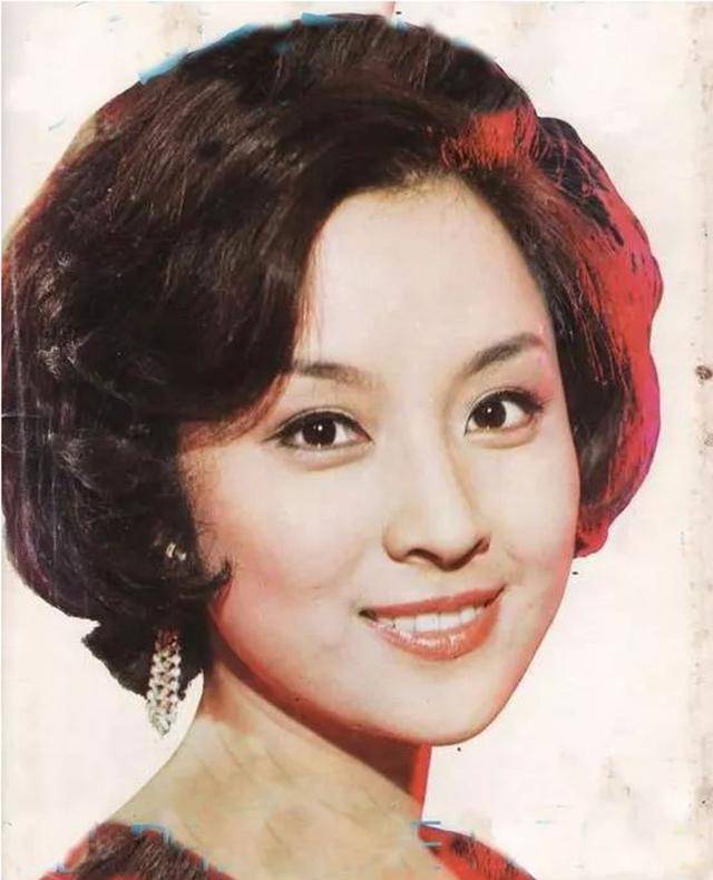 甄珍年轻时有多美美得连曾经的琼瑶女神林青霞都自愧不如