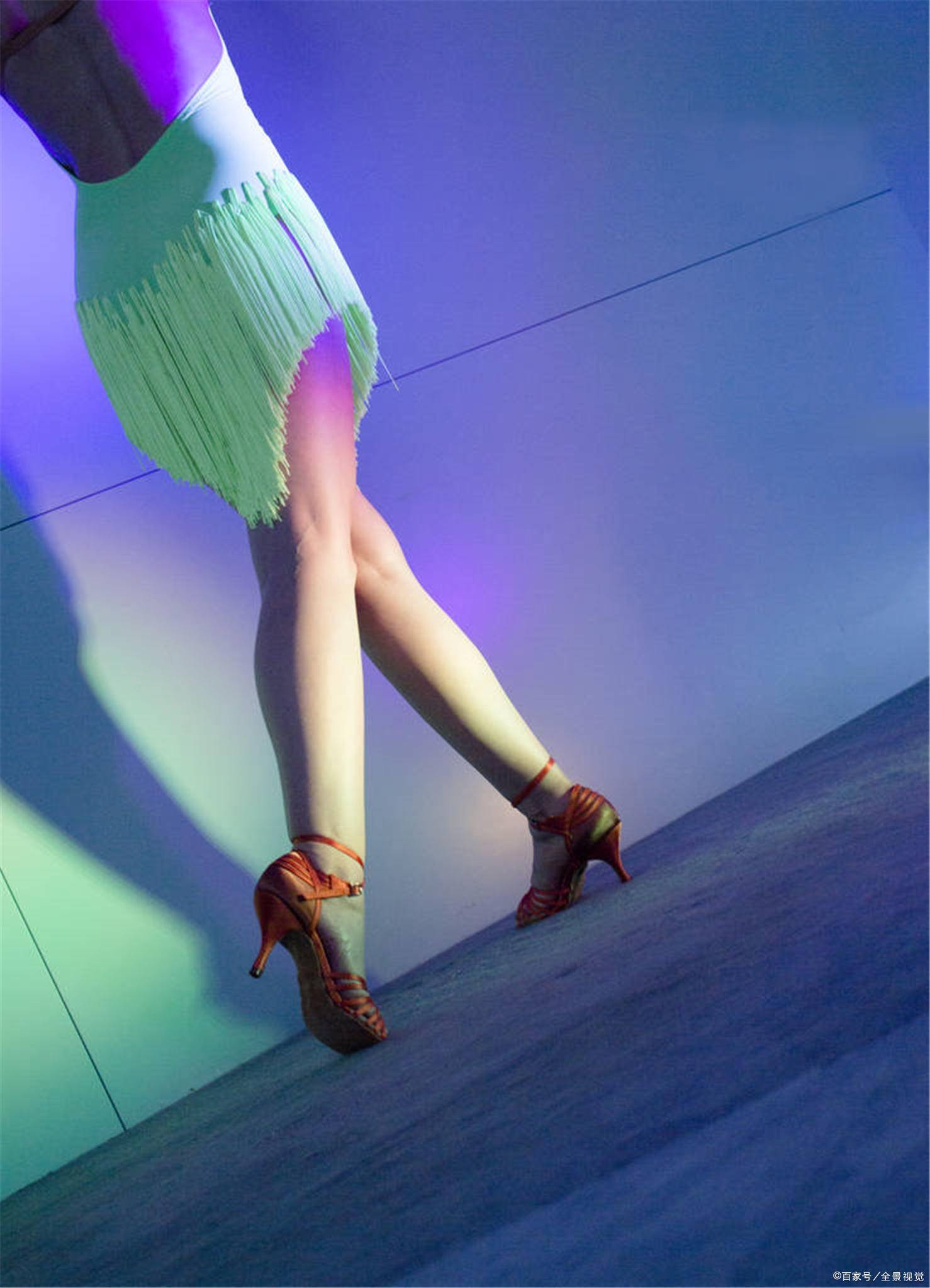 英皇舞霸疯狂跳跳跳的拉丁舞者傻眼了我的脚怎么这样他的崩溃舞者都懂