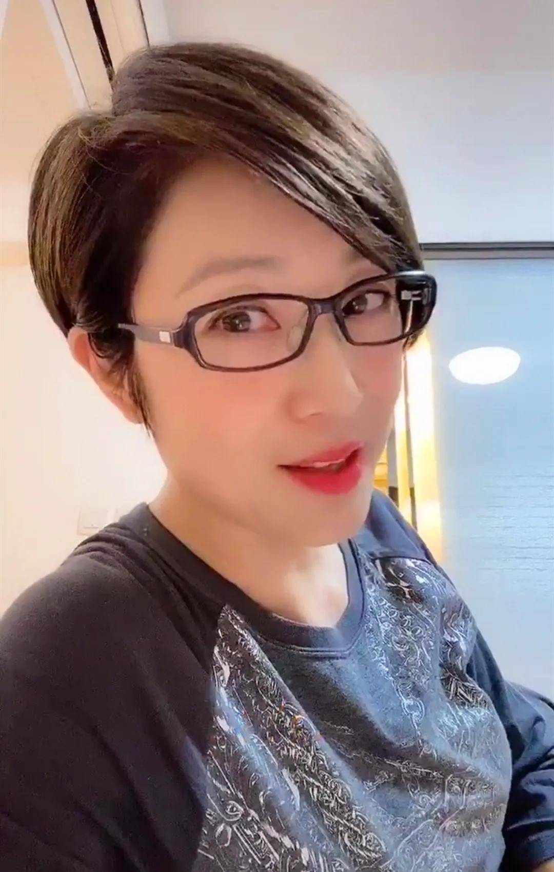 原创年轻时的陈法蓉太美了如今54岁气质依旧动人简直冻龄