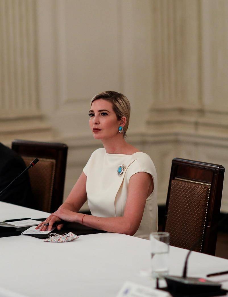 美国总统大选特朗普女儿伊万卡为爹爹东征西讨时尚穿着惹人爱