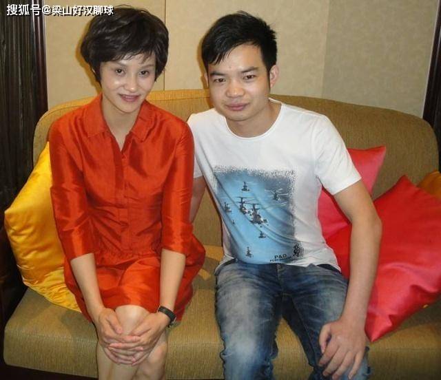 随后高敏在加拿大认识了现在的丈夫陈志刚,两个人在1998年结为夫妻.