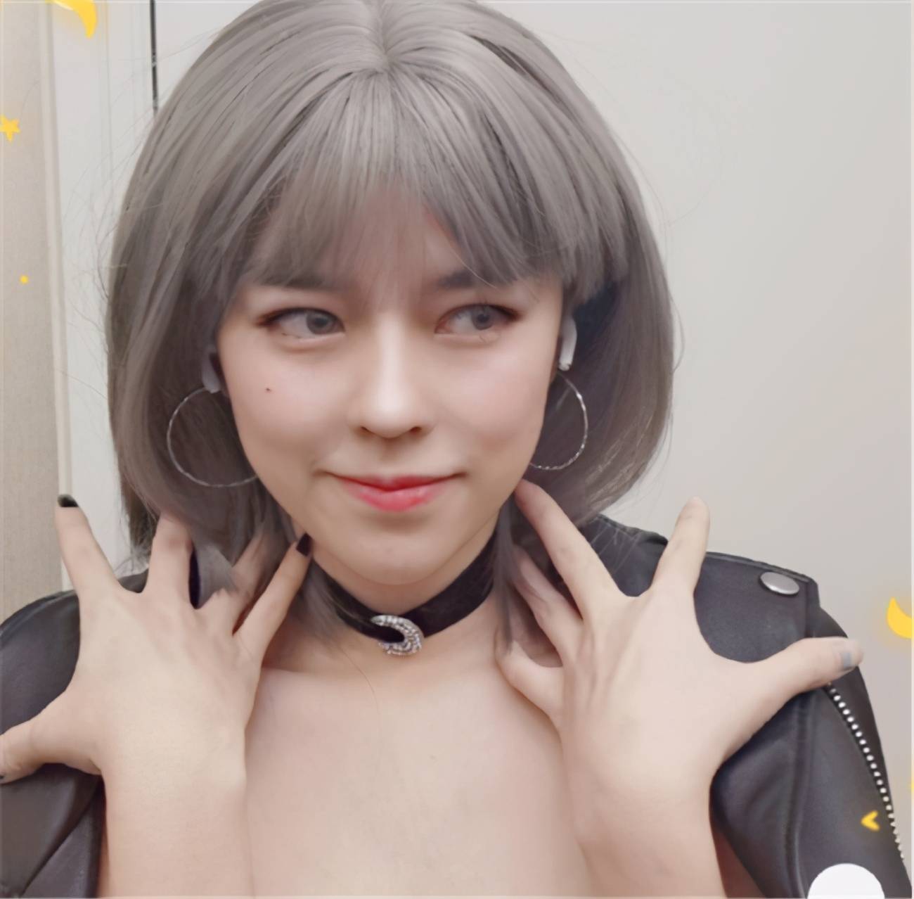 原创女神形象被毁吃鸡一姐上街买烟被粉丝撞见沫子直播尴尬回应