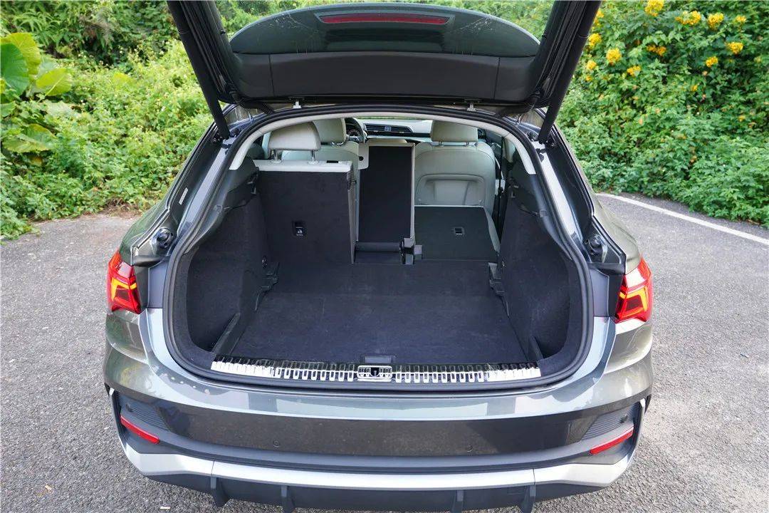 始于颜值终于驾控试驾奥迪q3轿跑版