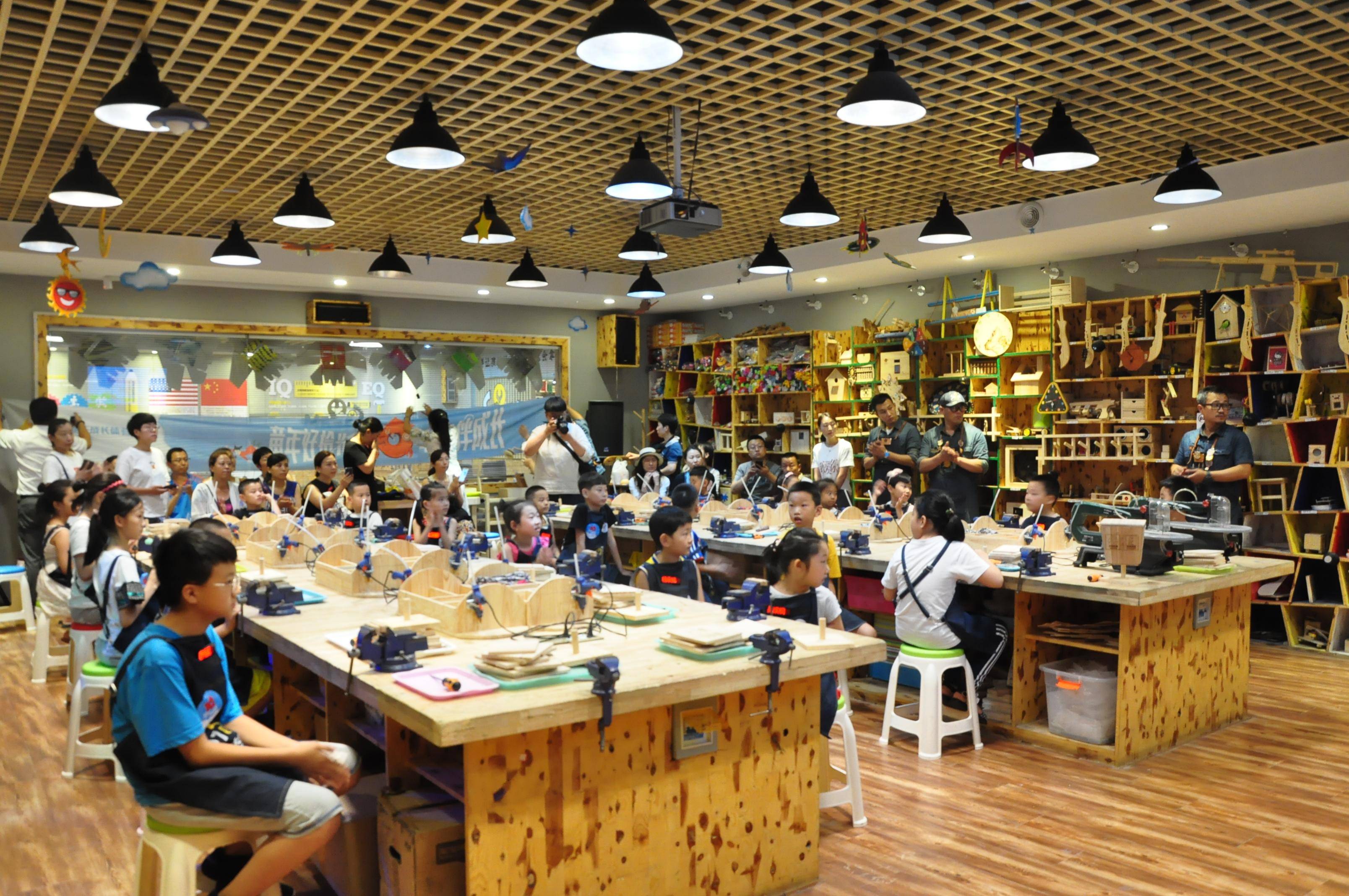 大部分家长认为做手工对于孩子而言只能算是一种乐趣与爱好.