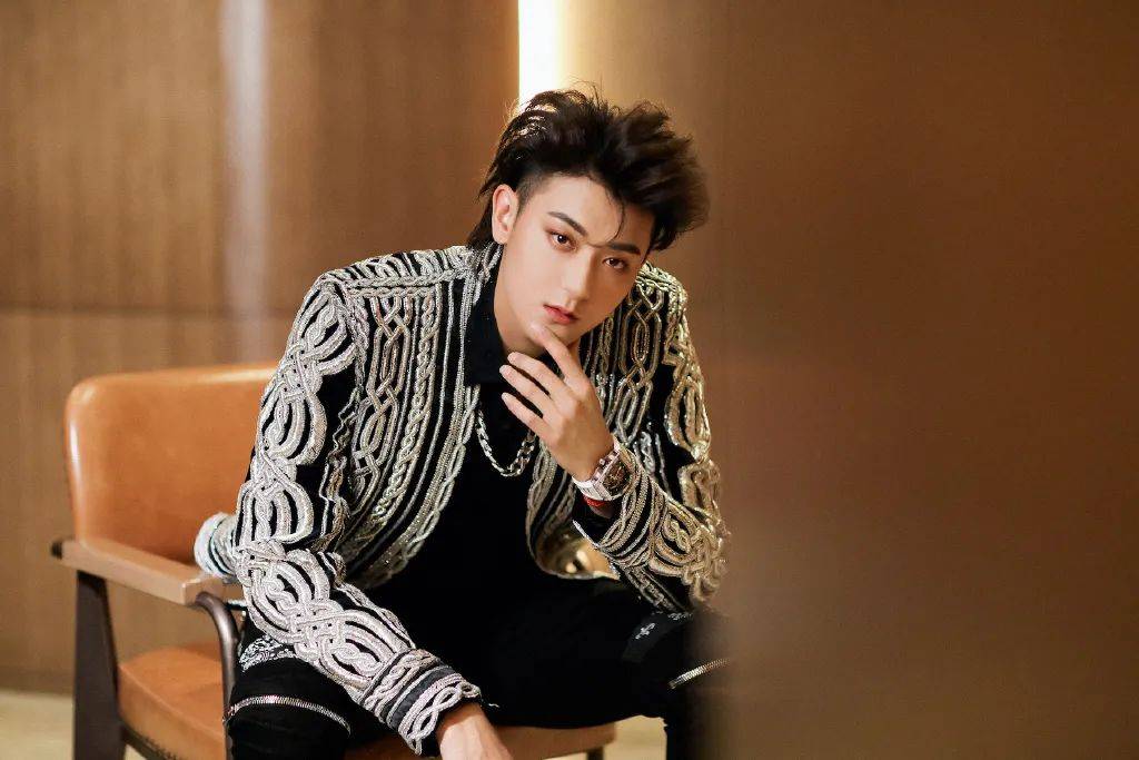 刘昊然陈思诚闹翻?郭碧婷成向家洗白工具?喻言强势复出?_黄子韬