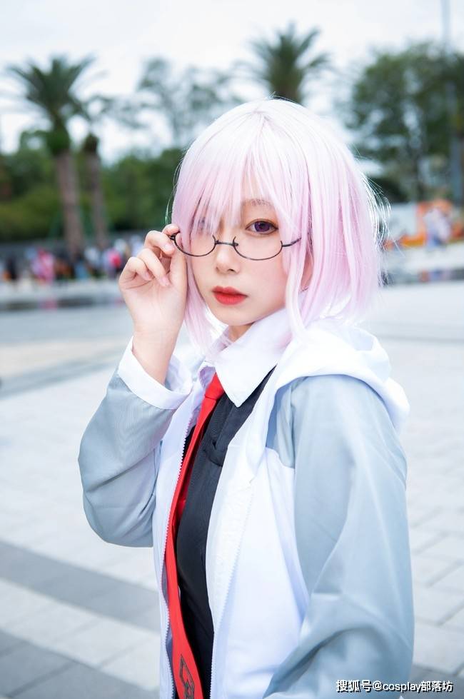 cos:可爱玛修,想知道眼镜里的秘密嘛