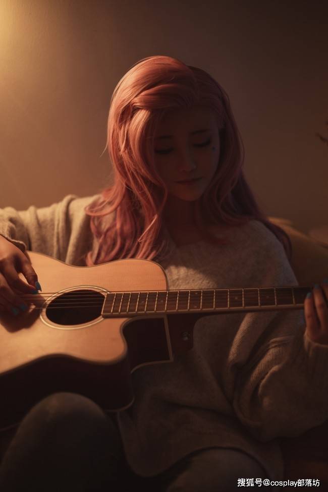 cos英雄联盟莎弥拉生活里每一天都有惊喜