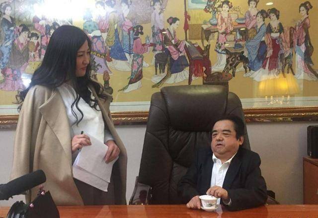 国家一级演员,比潘长江矮,演过武大郎,至今娶过4个貌美老婆_陈三木