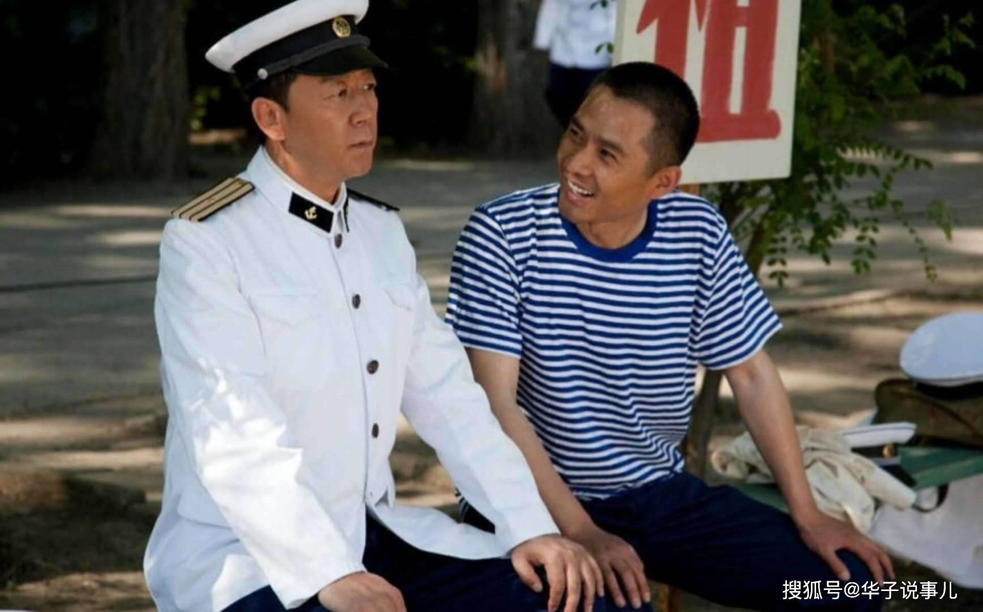 可是最后电视剧筹拍的时候,姜文因为要筹拍电影《让子弹飞》,郑晓龙也
