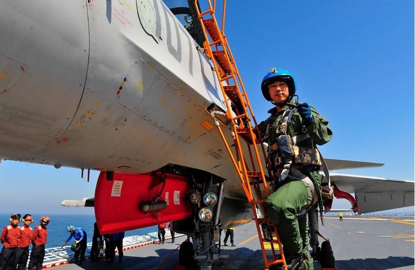 中国航母上的飞行员,到底是空军还是海军?相信很多人都不知道!_陆军