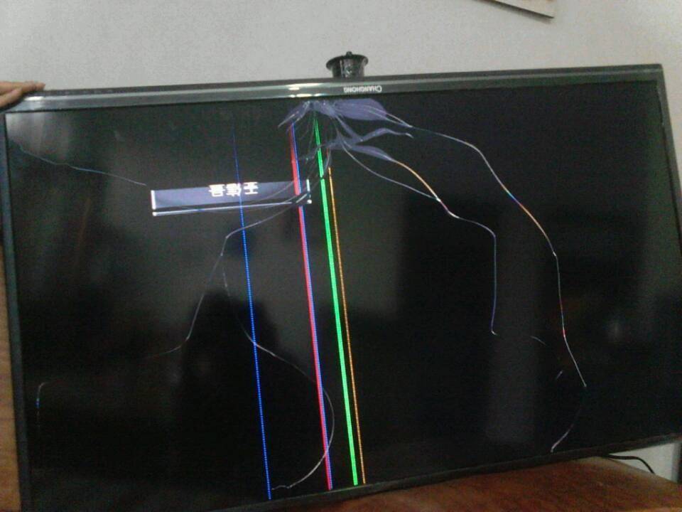 原创电视液晶屏碎了怎么办呢还能进行维修吗