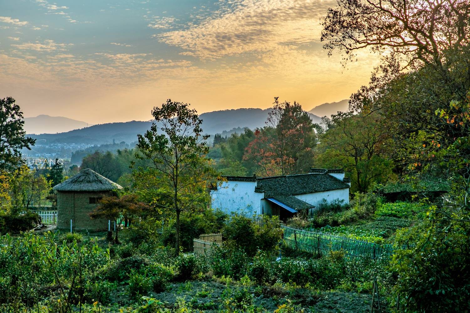 安徽这个小山村被誉为中国四大最美秋色之一历史将近千年