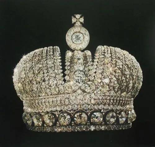 中国末代皇后婉容，珠宝真的寒碜，大婚的凤冠都偷盗
