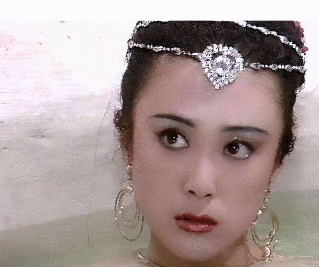 她是最美妲己,妖艳出众,经历2次不幸婚姻,今56岁成了什么样_傅艺伟