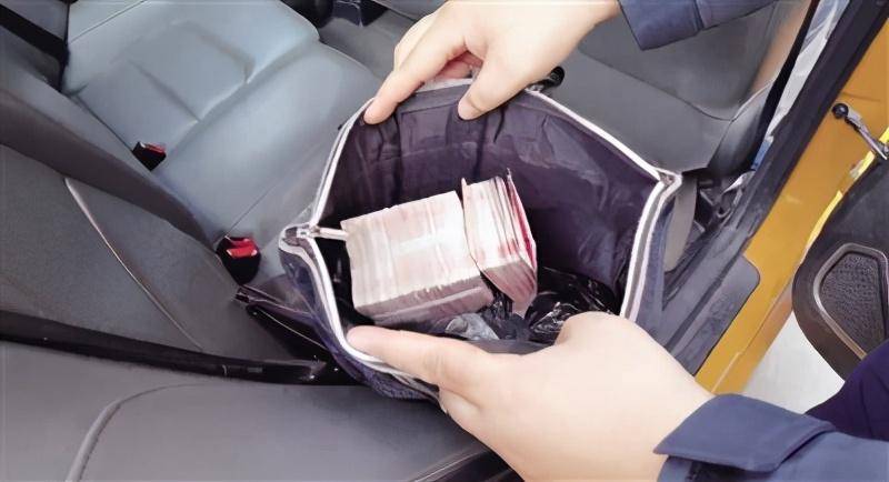 程女士带着孩子从甘肃庆阳来西安看病,不慎将装有11万元现金的包落在