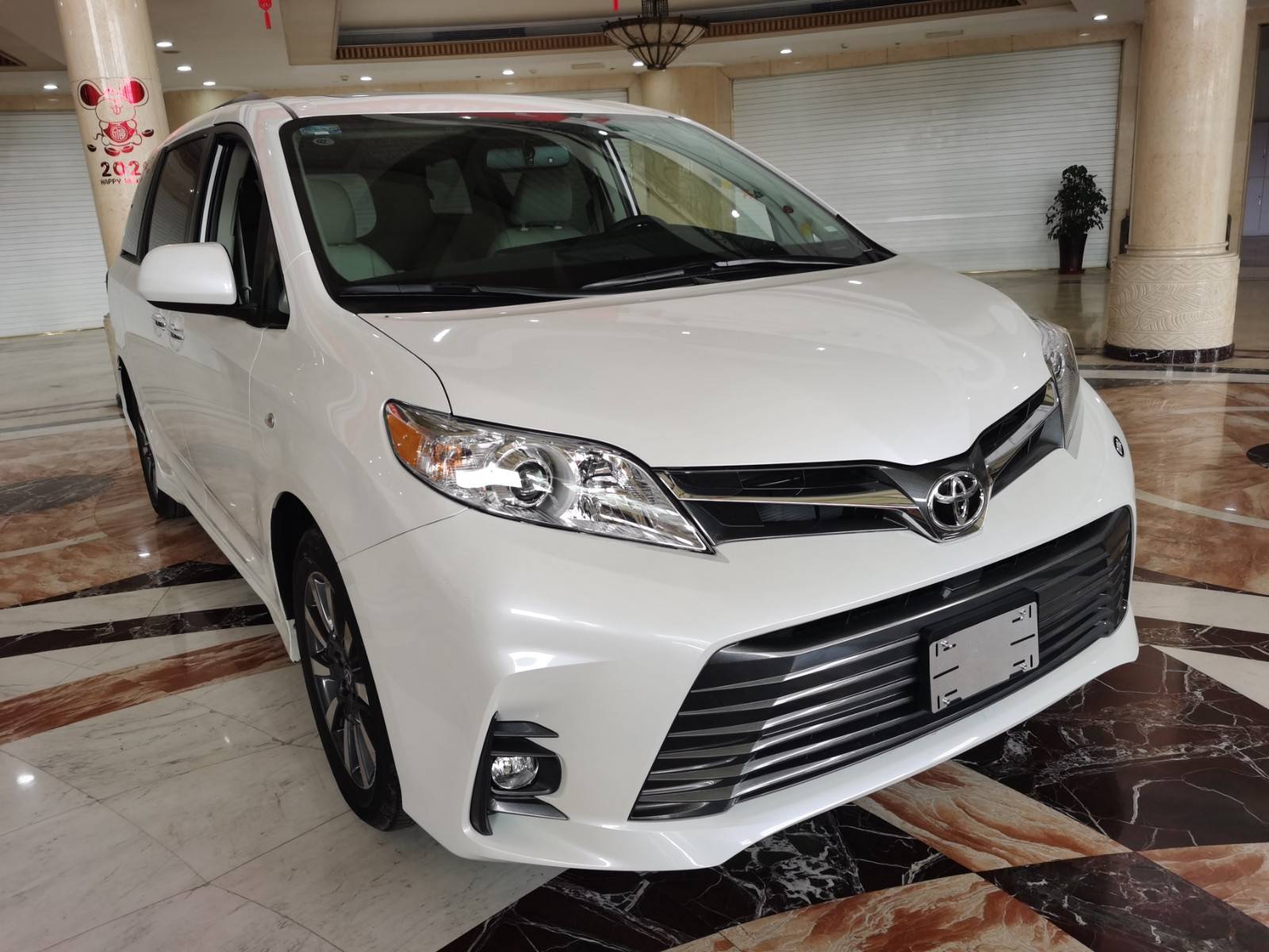 20款丰田塞纳商务车裸利大气外观配置丰富