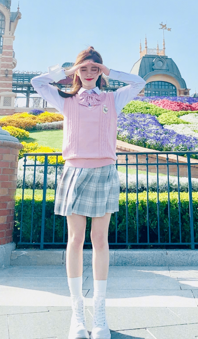 当鞠婧祎穿上显胖的"白袜",腿仍细到爆_手机搜狐网