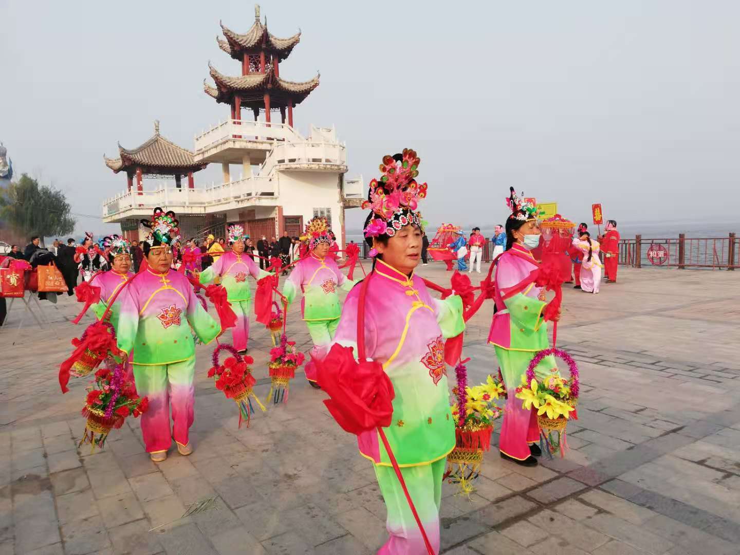 划旱船 推小车 挑花篮 舞扇子睢县:这支文明娱乐队让老有所乐