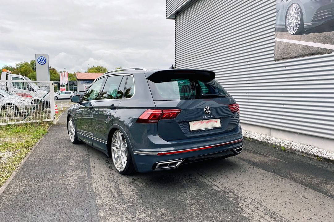 新款大众途观实拍,实车进行了轻微的改装,主要针对车身底盘,底盘高度