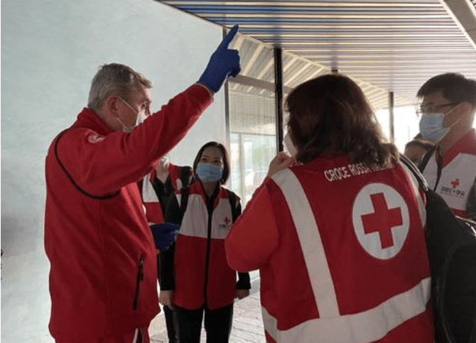 图为中国医疗团队援助欧洲