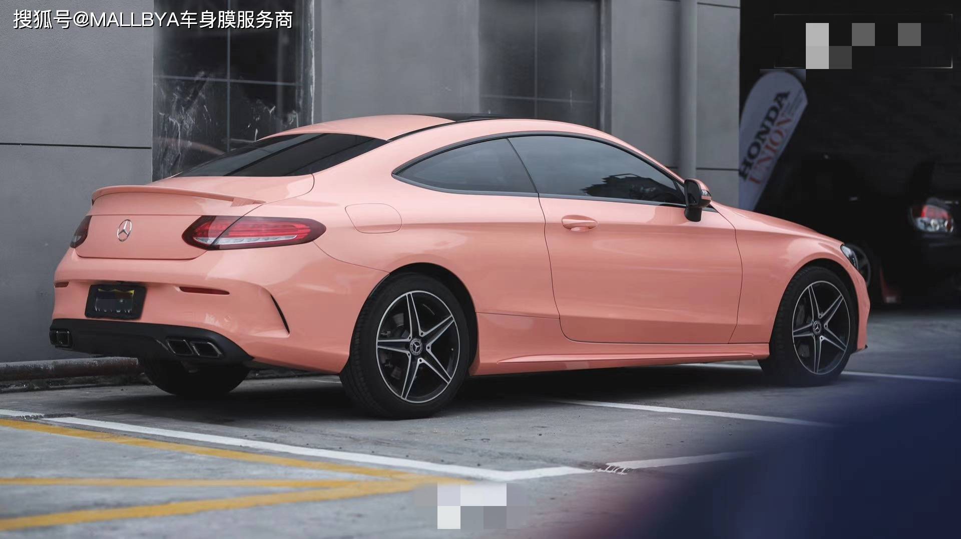 奔驰c轿跑改色粉猪,这样的颜色你不来一款吗?