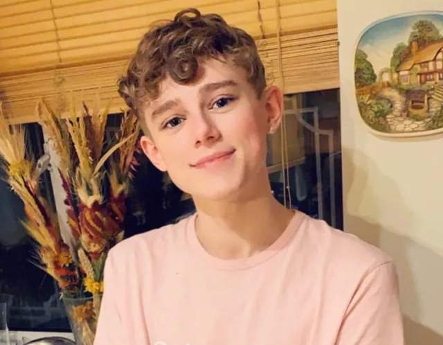 网红圈太乱!未成年被引诱拍视频和家人决裂,前途尽毁还被出轨