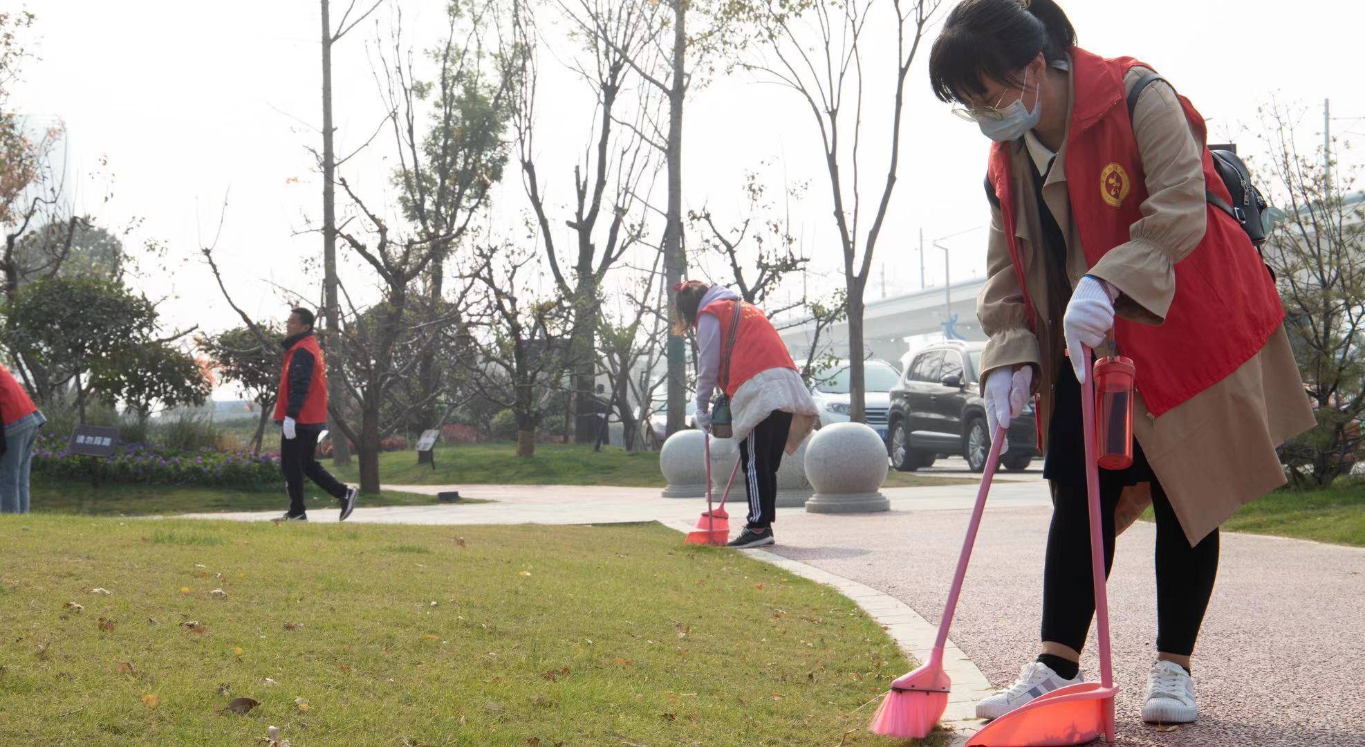 国际港务区开展"周末哪里去·一起做公益"志愿服务活动
