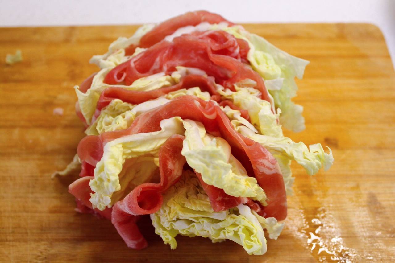 天冷就要吃这菜,一做一锅,白菜肥牛酸汤煲,鲜香味美暖乎乎!