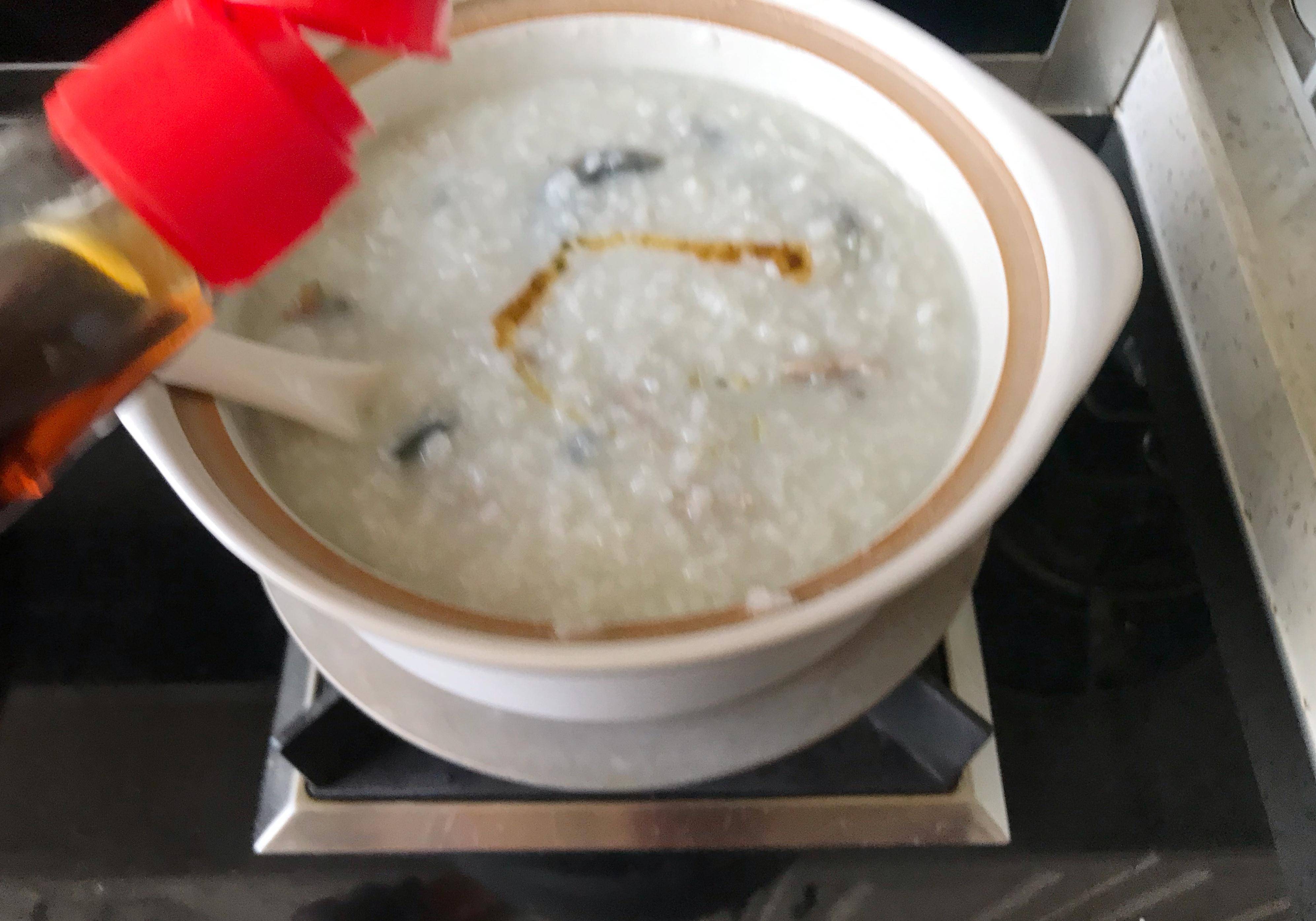 天冷了,这咸粥三天两头煮一锅,肉嫩粥香,暖身暖胃,全家都爱喝