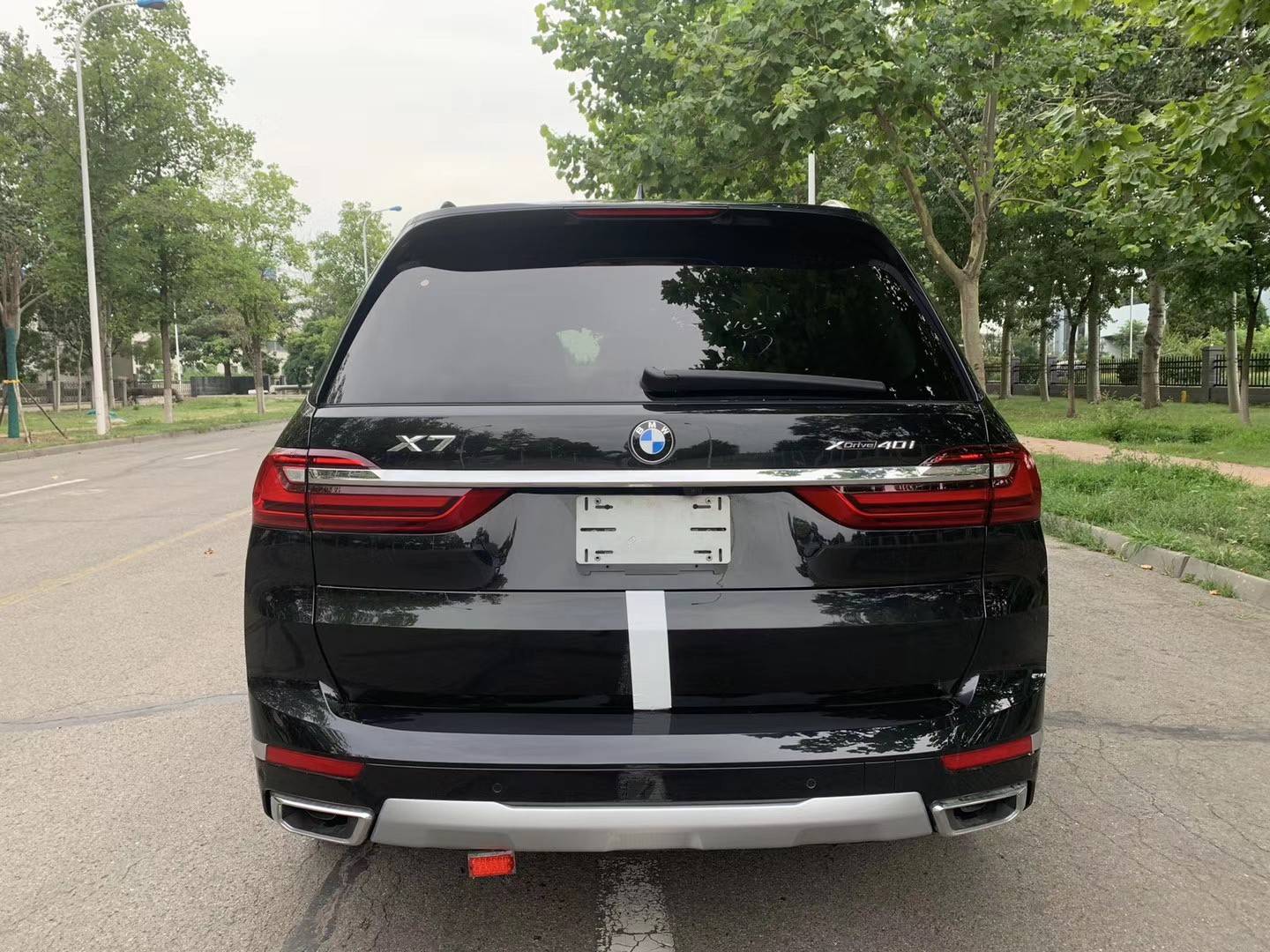 它自然要配备宝马最大的双肾进气格栅,这个宝马标志性的产品再次绽放