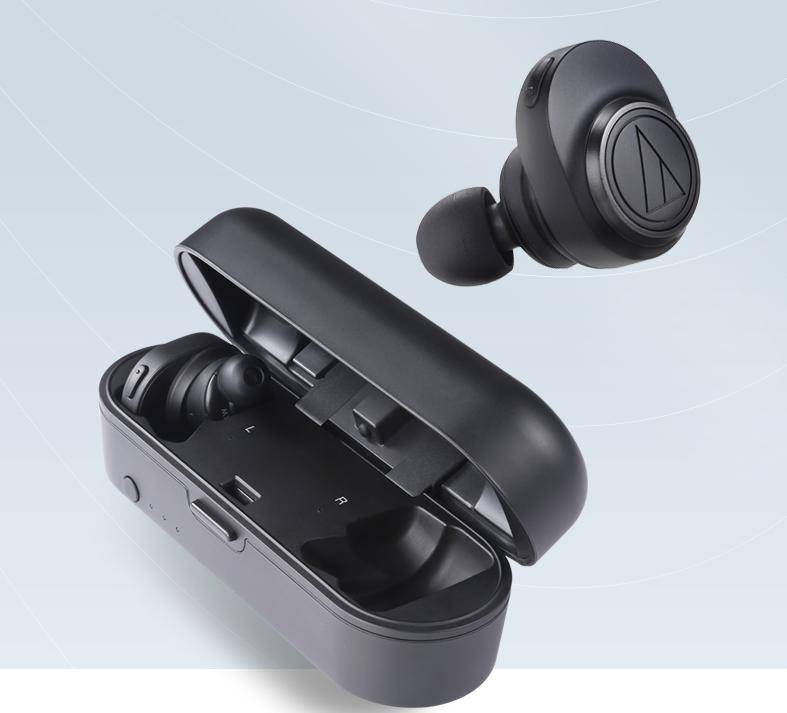 铁三角ckr7tw蓝牙耳机充电盒和耳机本体的设计体积比较大,采用塑料