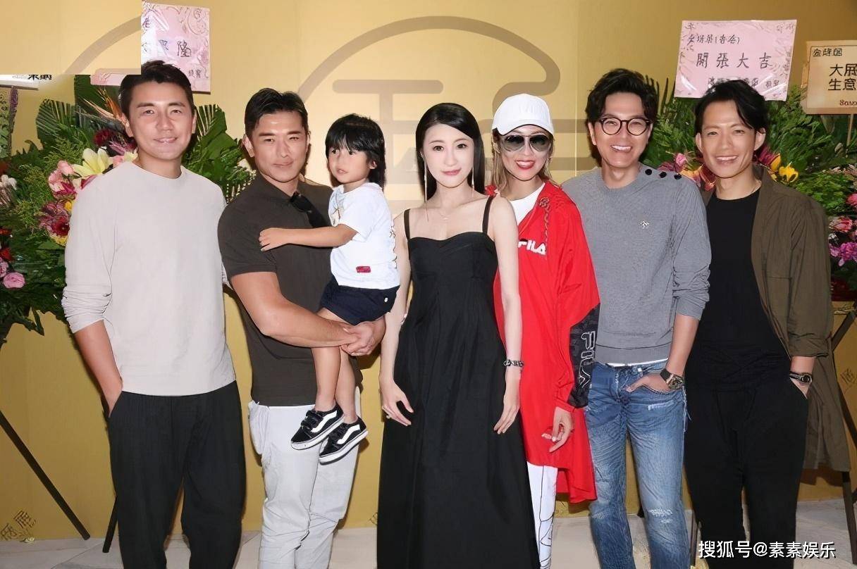 原创林峰女儿出生即巅峰坐拥百亿的姑妈直接刷黑卡给她买礼物