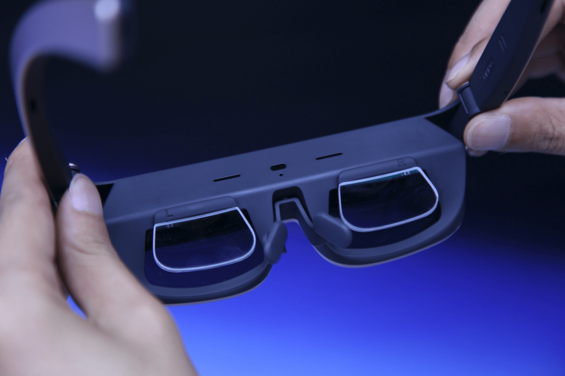 现场体验新一代oppoar眼镜外观科幻拉风生态脑洞大开