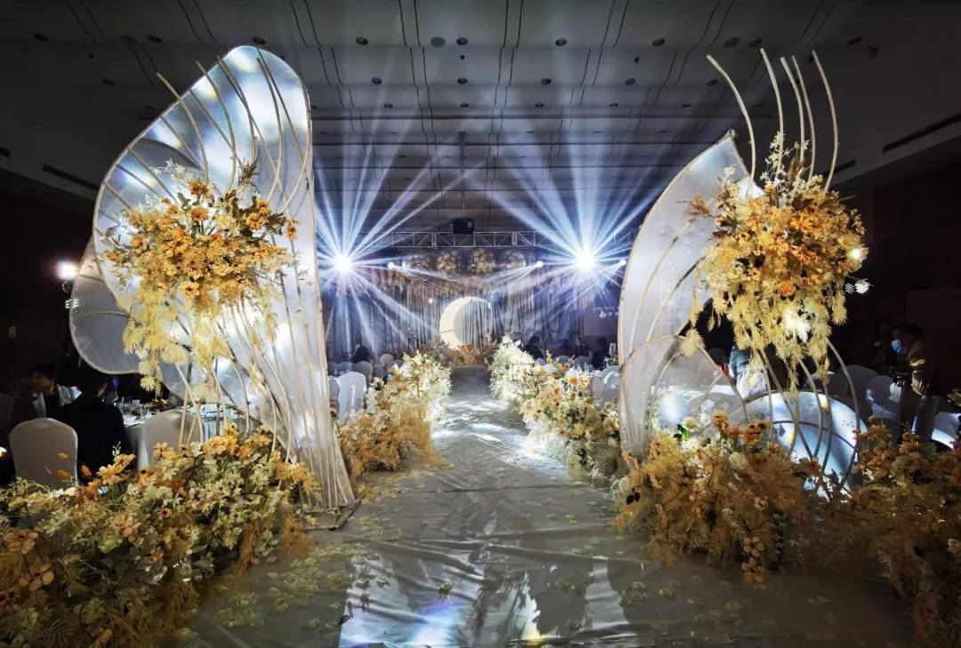 2021婚宴抢订幸福先得 结婚是幸福的,婚礼是美好的 婚宴场地是婚礼中