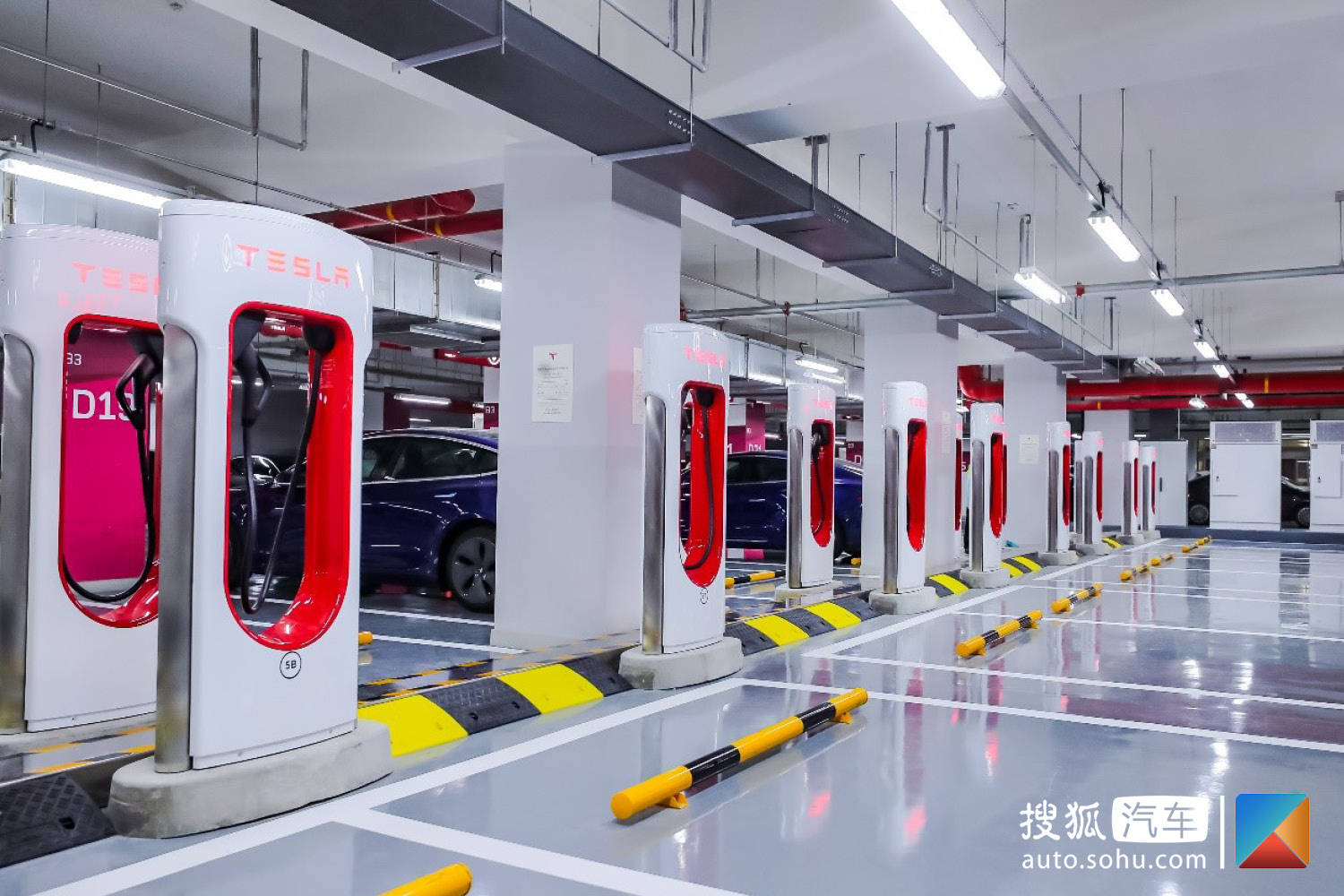 特斯拉华北最大v3超充站在望京浦项正式开业_充电